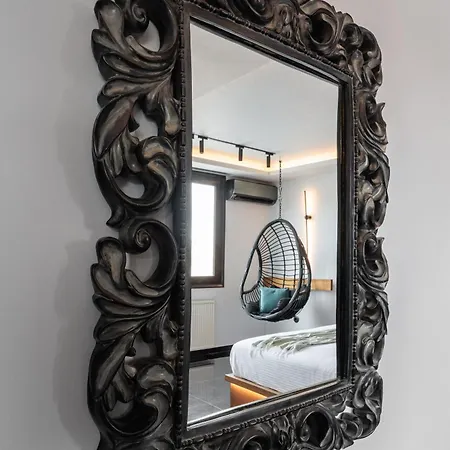 Elegant - Aristotelous *