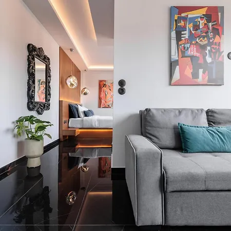 Elegant - Aristotelous Soluň