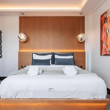 Elegant - Aristotelous * Soluň