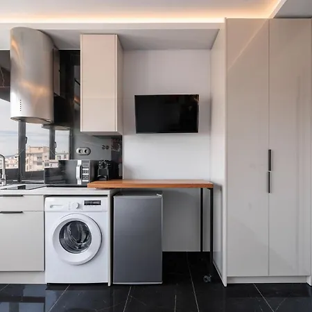 Elegant - Aristotelous